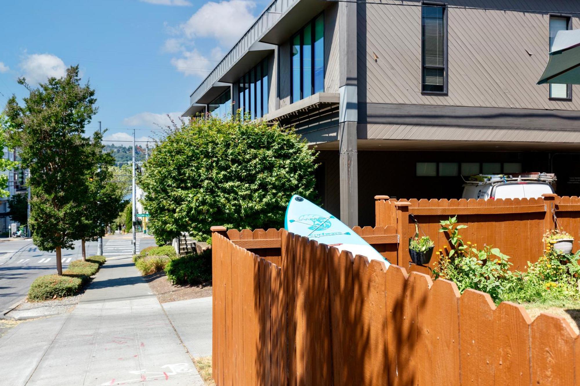 Vintage 3 Bedroom Home In Prime Eastlake Seattle With Private Parking Экстерьер фото