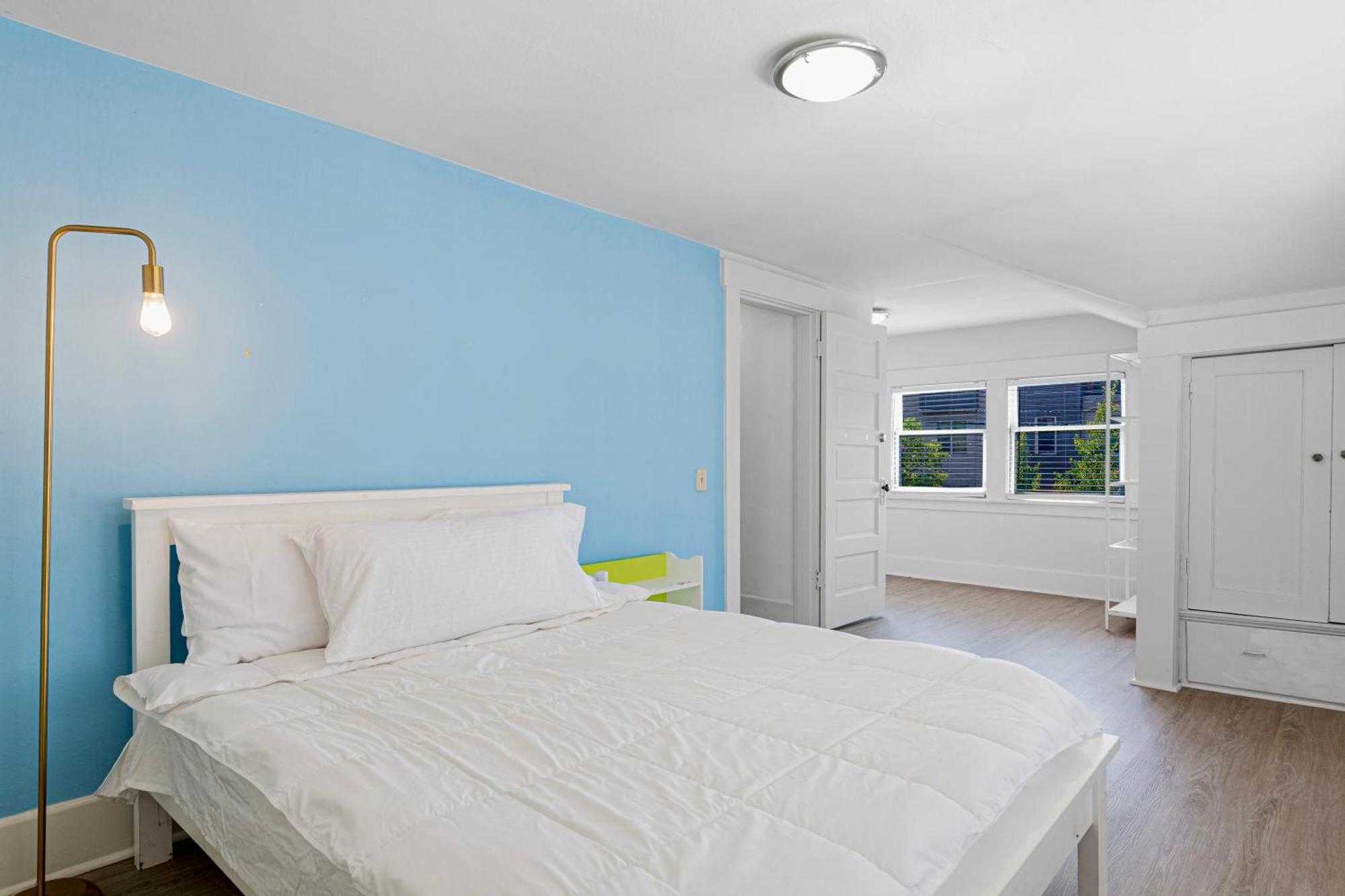 Vintage 3 Bedroom Home In Prime Eastlake Seattle With Private Parking Экстерьер фото