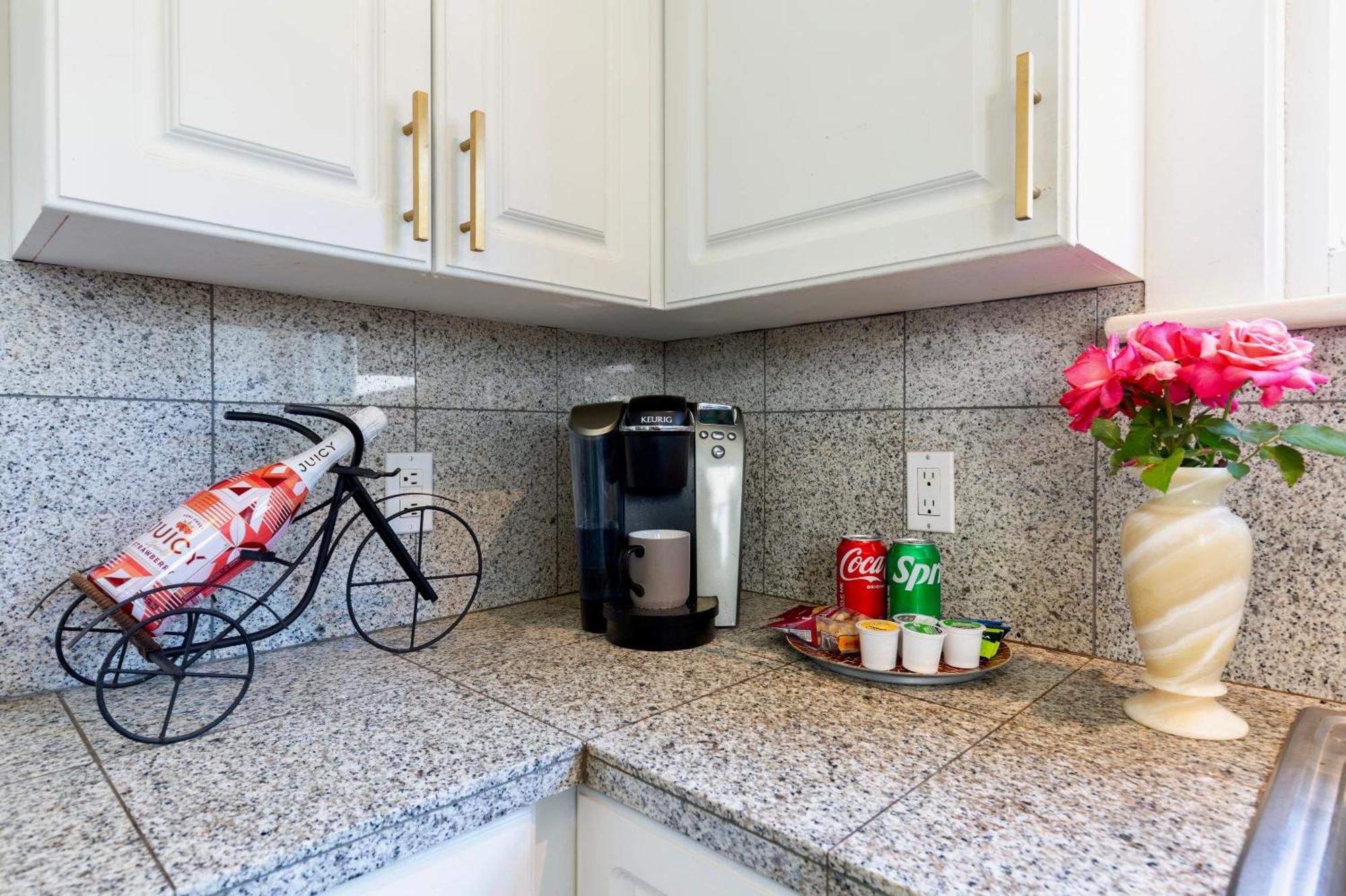 Vintage 3 Bedroom Home In Prime Eastlake Seattle With Private Parking Экстерьер фото