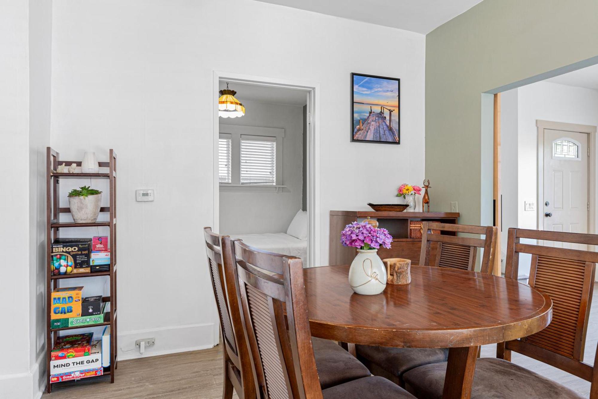 Vintage 3 Bedroom Home In Prime Eastlake Seattle With Private Parking Экстерьер фото