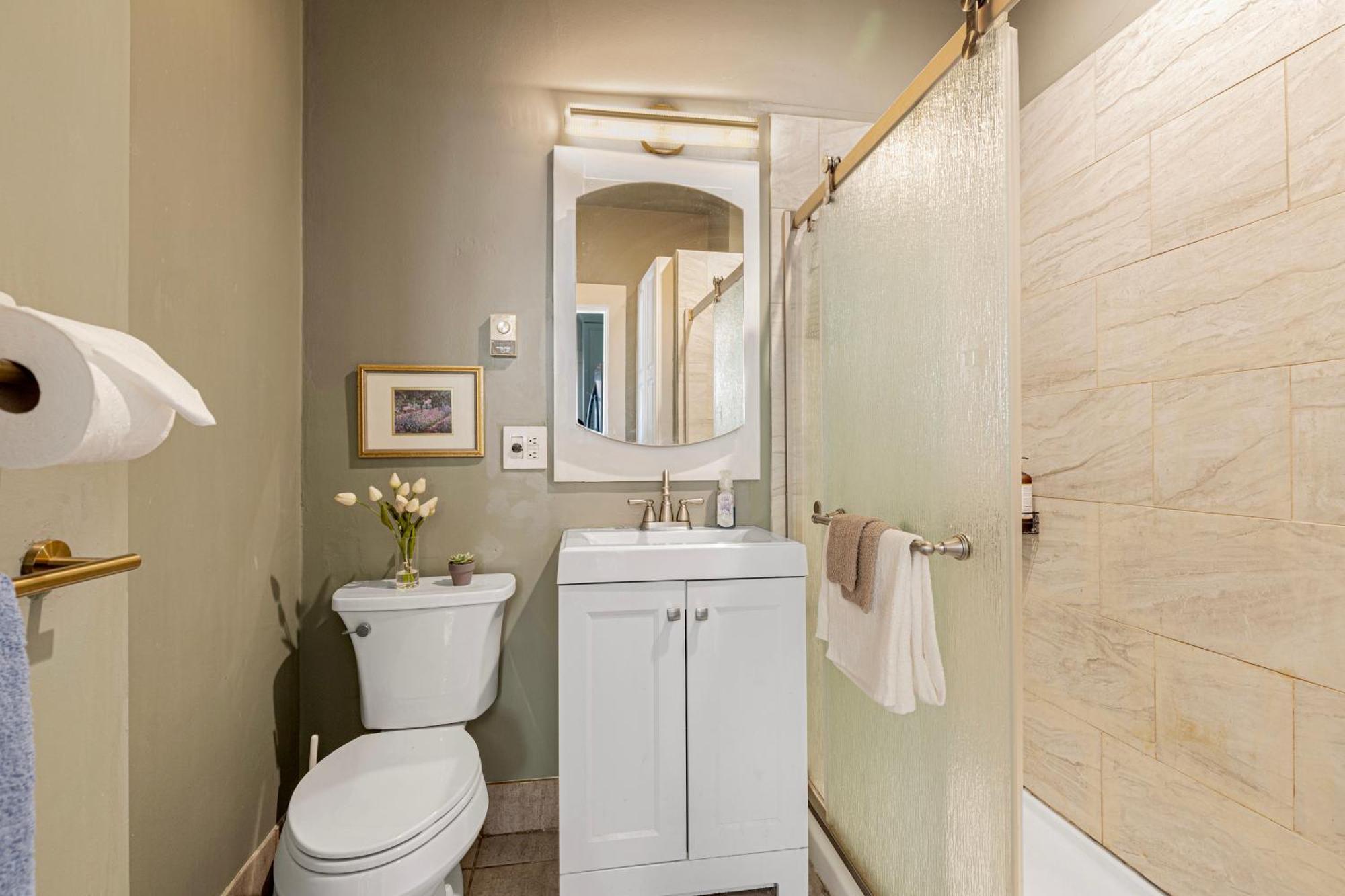 Vintage 3 Bedroom Home In Prime Eastlake Seattle With Private Parking Экстерьер фото